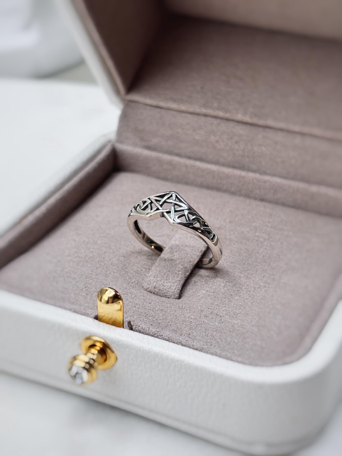 Sterling Silver Handmade Celtic Star Ring, Woven Knot Band, Minimalist Eternity Ring, Unisex Silver Jewelry, Gothic Vintage Style Ring