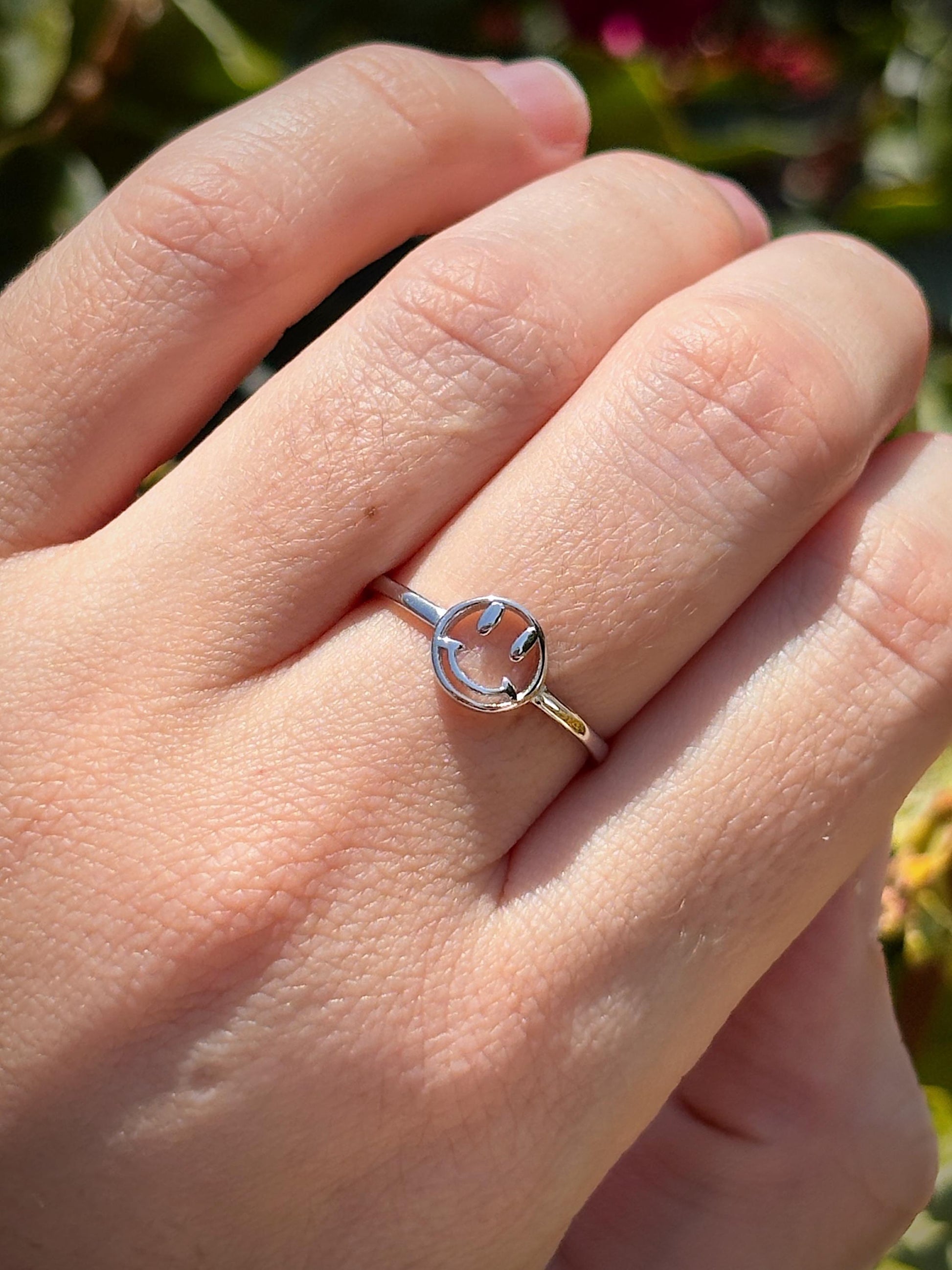 Handmade emoji ring, 925 sterling silver smiley face ring, minimalist happy face ring, cute everyday jewelry, positive gift for her