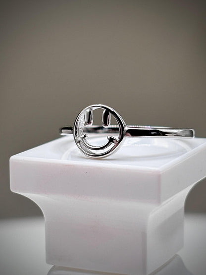 Handmade emoji ring, 925 sterling silver smiley face ring, minimalist happy face ring, cute everyday jewelry, positive gift for her