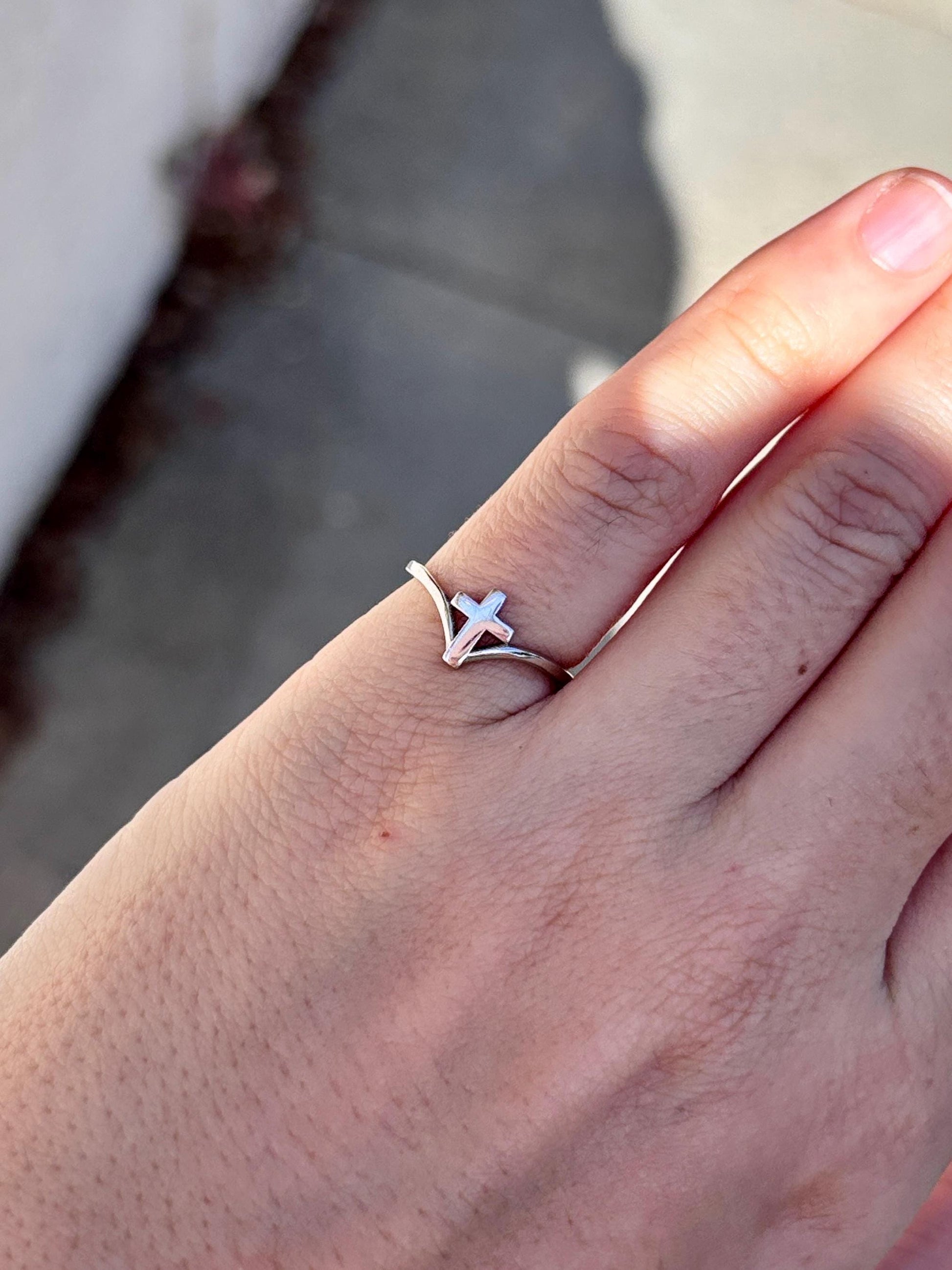 Cross Ring 925 Sterling Silver, Minimalist Christian Ring, Dainty Faith Ring, Religious Jewelry Gift for Her, Everyday Silver Ring