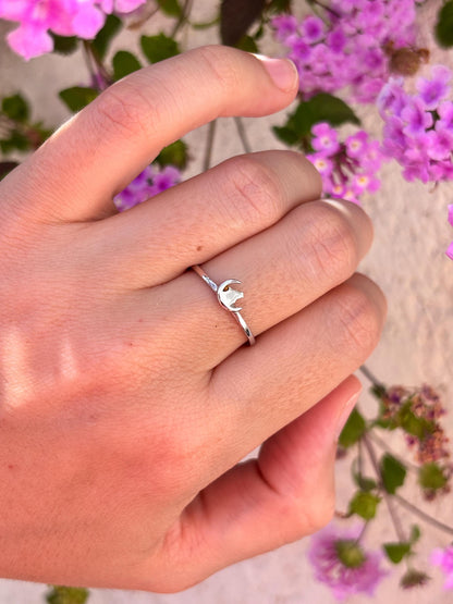 Howling Wolf Moon Ring, Sterling Silver Wolf Ring, Crescent Moon Ring, Nature Jewelry, Wolf Lover Gift, Minimalist Animal Ring