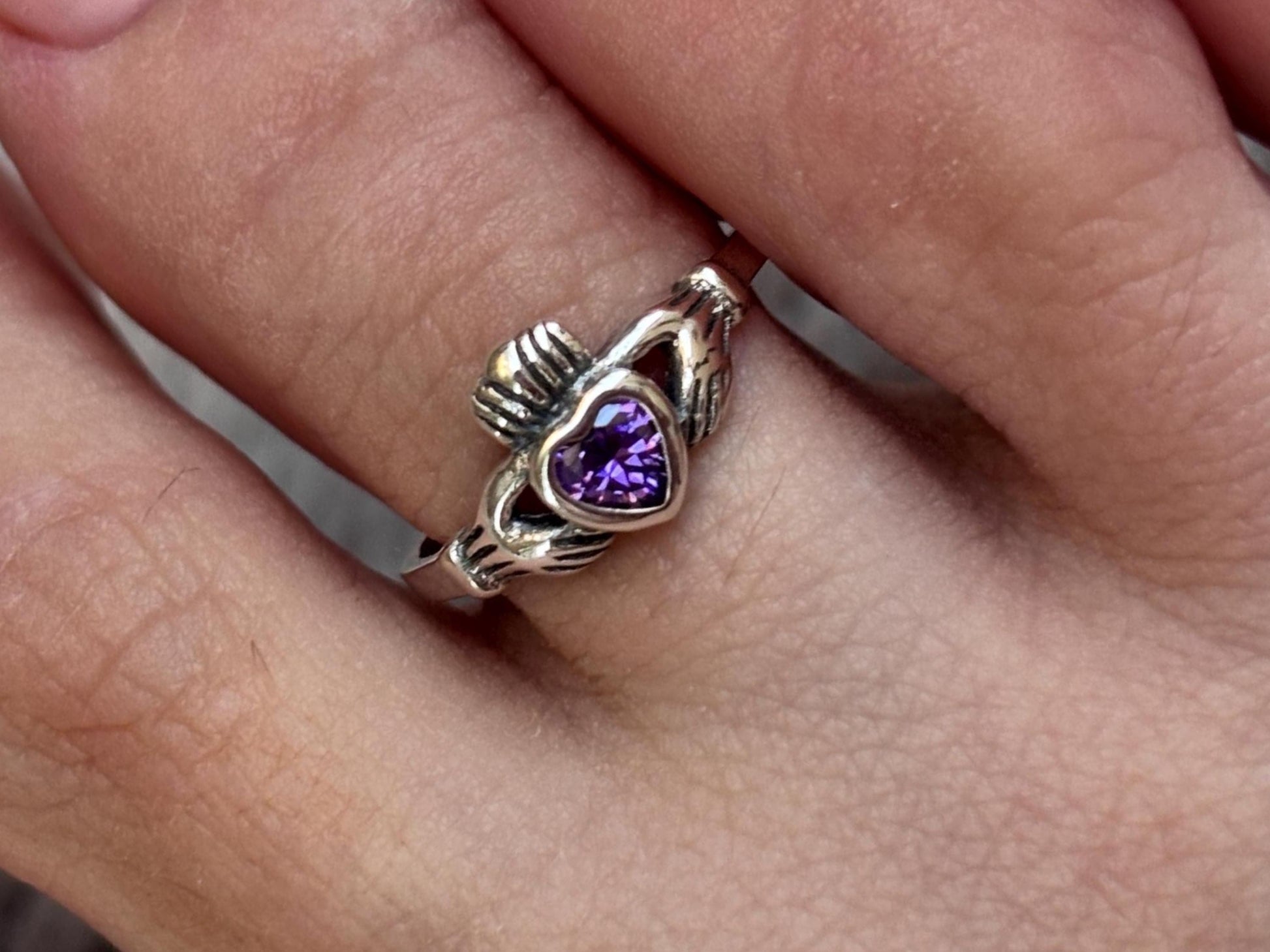 Sterling Silver Claddagh Ring, Purple Heart CZ Ring, Irish Friendship Ring, Celtic Love Ring, Promise Ring for Her, Vintage Silver Jewelry
