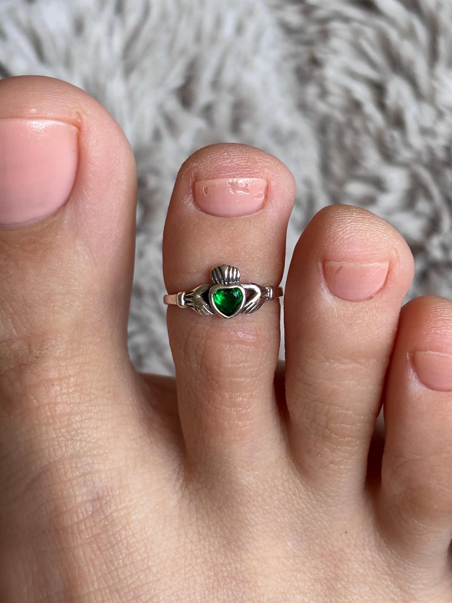 Claddagh Toe Ring with Green Heart, Sterling Silver Toe Ring, Emerald Heart Ring, Celtic Love Ring, Adjustable Toe Ring, Irish Jewelry