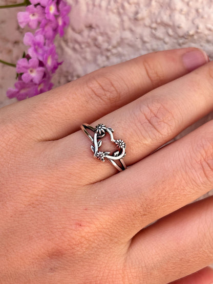 Floral Heart Ring, 925 Sterling Silver Heart Ring, Daisy Flower Ring, Romantic Nature Ring, Oxidized Vintage Jewelry