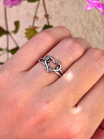 Floral Heart Ring, 925 Sterling Silver Heart Ring, Daisy Flower Ring, Romantic Nature Ring, Oxidized Vintage Jewelry