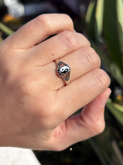 Yin Yang Ring, Sterling Silver Balance Ring, Spiritual Jewelry, Harmony Symbol Ring, Zen Ring, Meaningful Gift for Her