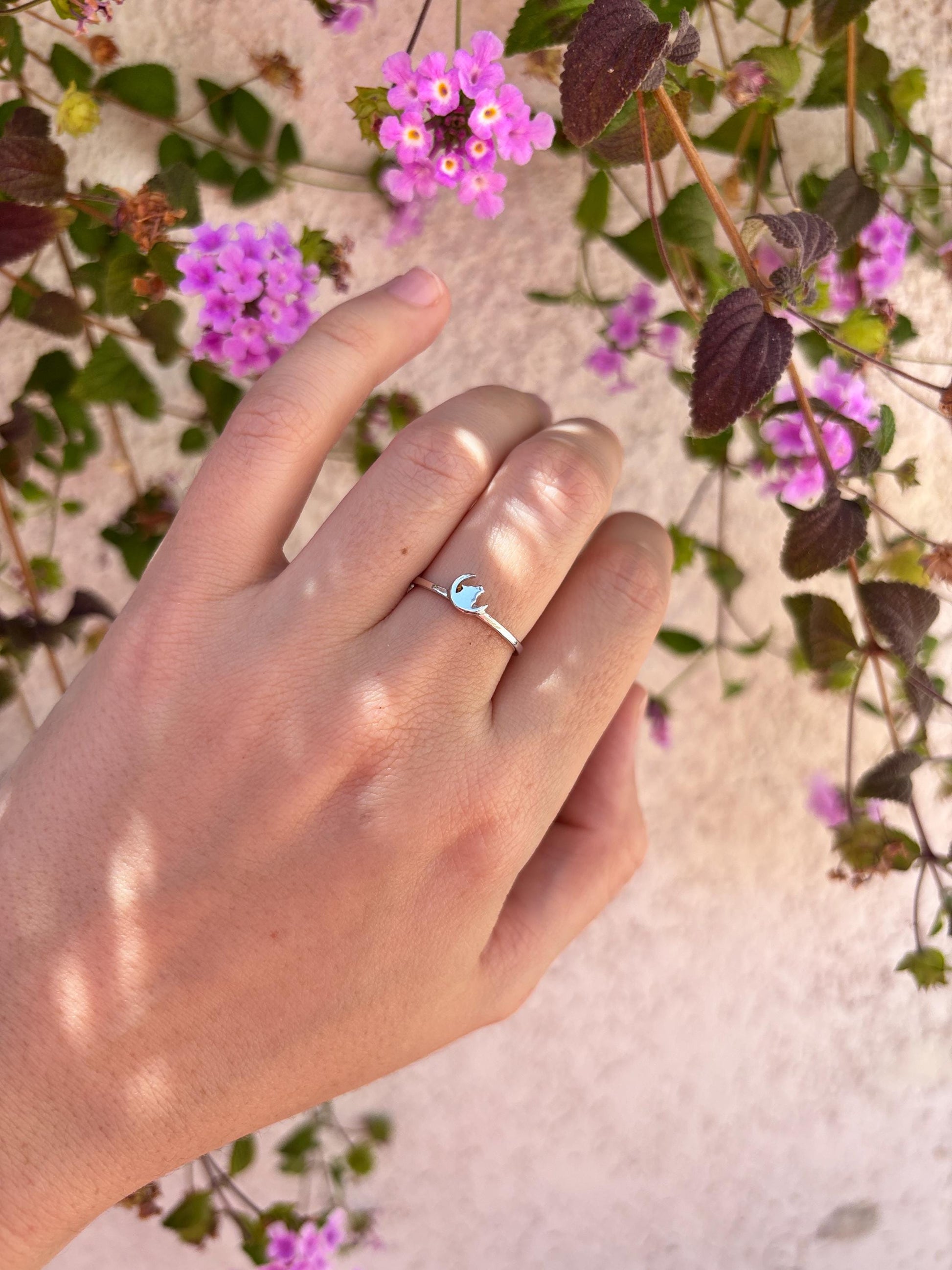 Howling Wolf Moon Ring, Sterling Silver Wolf Ring, Crescent Moon Ring, Nature Jewelry, Wolf Lover Gift, Minimalist Animal Ring