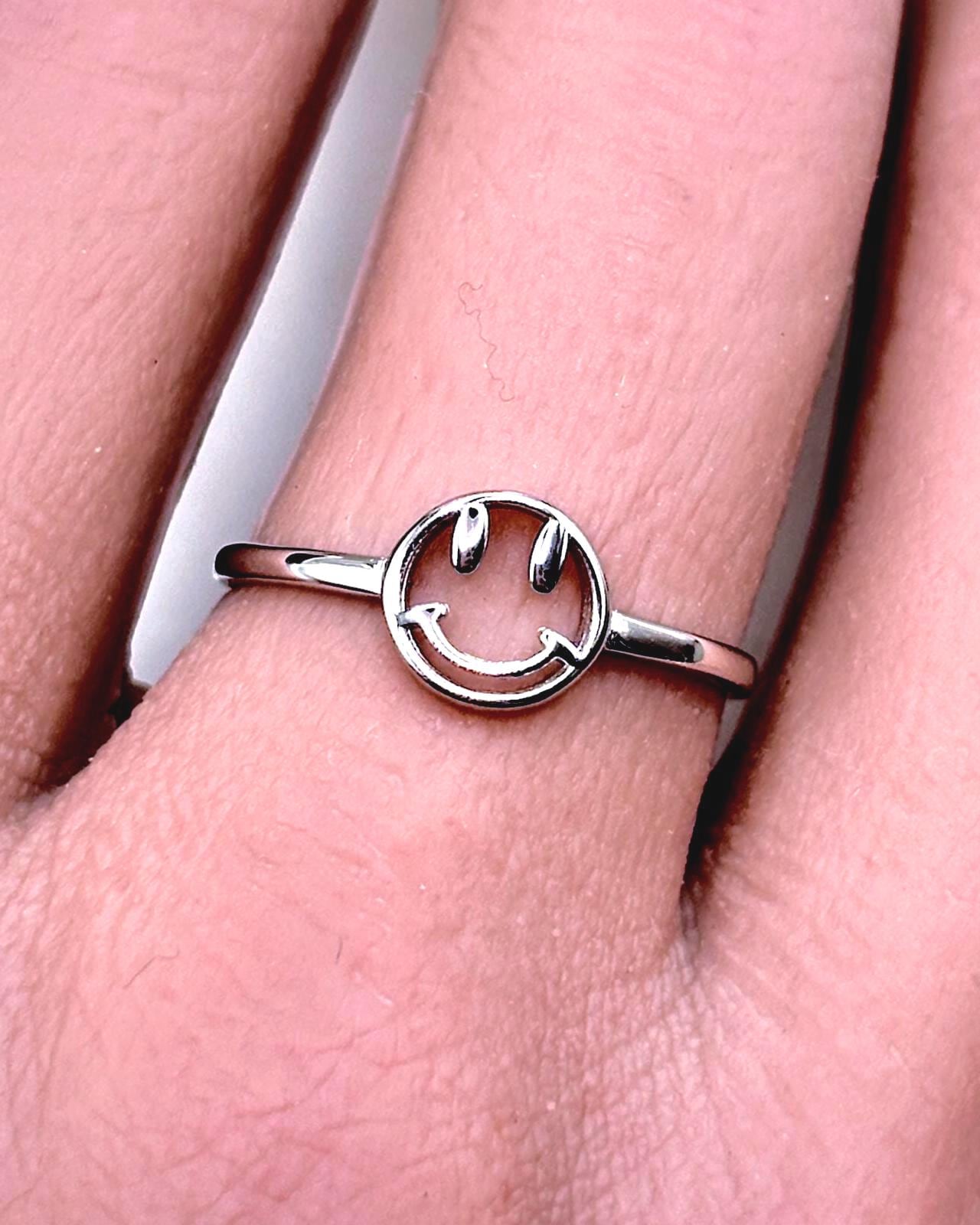 Handmade emoji ring, 925 sterling silver smiley face ring, minimalist happy face ring, cute everyday jewelry, positive gift for her