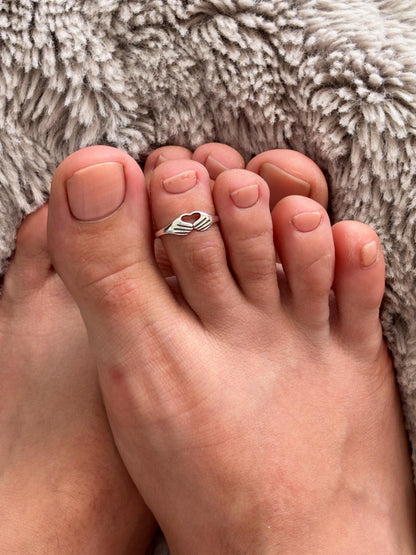 Sterling Silver Heart Hands Toe Ring, Adjustable 925 Silver Toe Ring, Friendship Heart Toe Band, Beach Jewelry, Minimalist Summer Ring