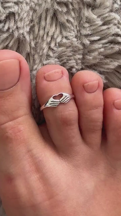 Sterling Silver Heart Hands Toe Ring, Adjustable 925 Silver Toe Ring, Friendship Heart Toe Band, Beach Jewelry, Minimalist Summer Ring