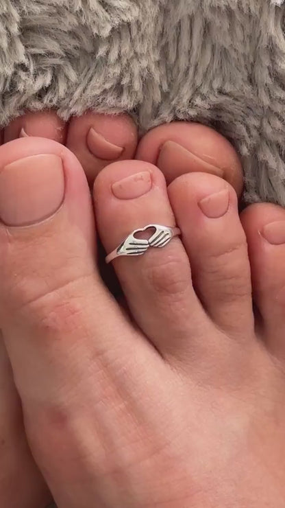 Sterling Silver Heart Hands Toe Ring, Adjustable 925 Silver Toe Ring, Friendship Heart Toe Band, Beach Jewelry, Minimalist Summer Ring